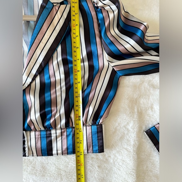 PrettyLittleThing Cropped Button Up Top - Picture 7 of 10